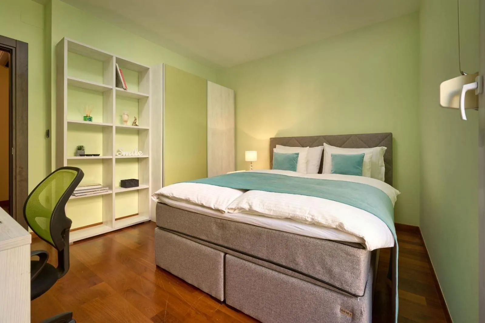 Sea View & Garage - Modern 3Br Split Apartment