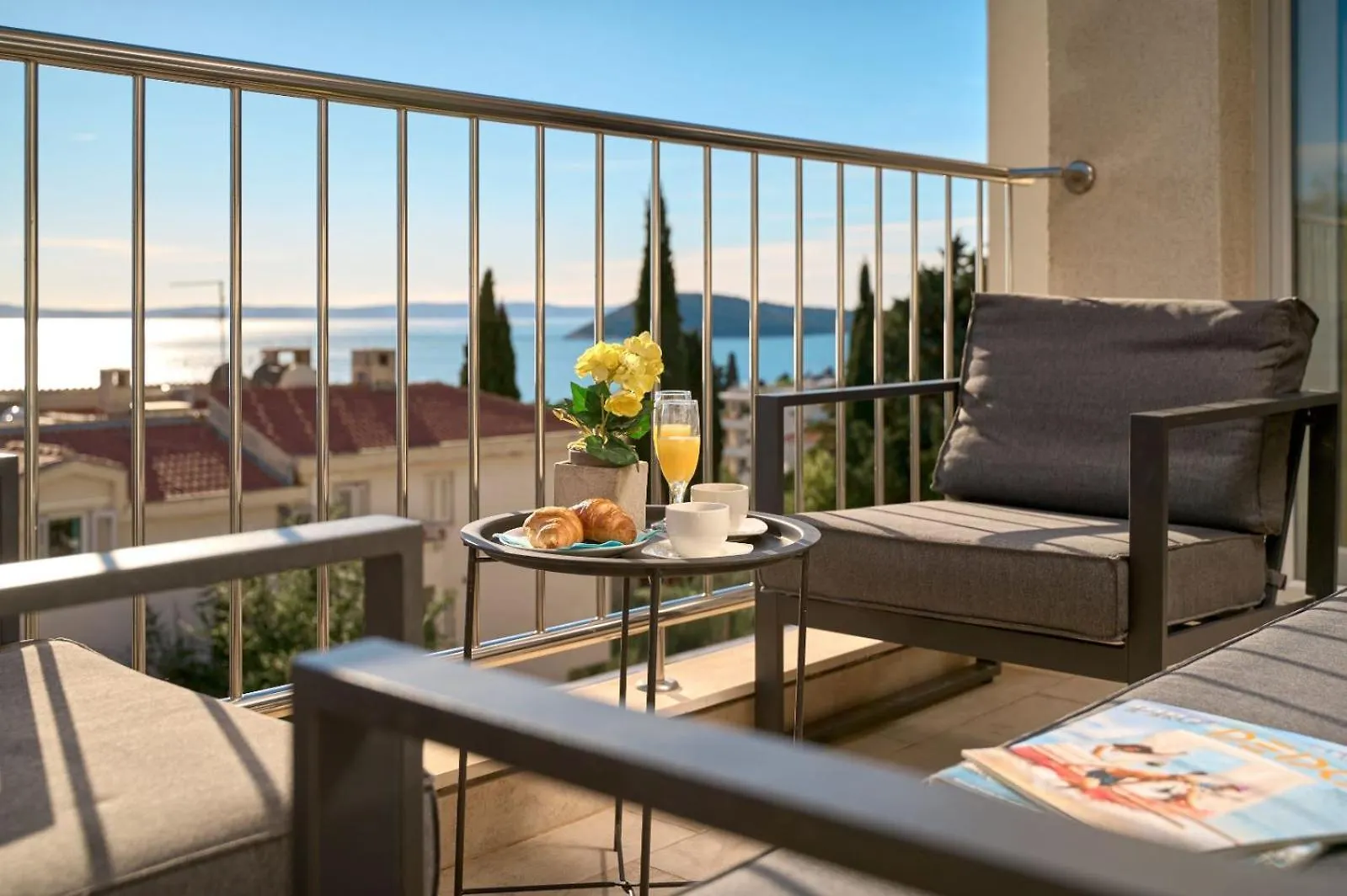 Sea View & Garage - Modern 3Br Split Apartment 0*,  Croatia