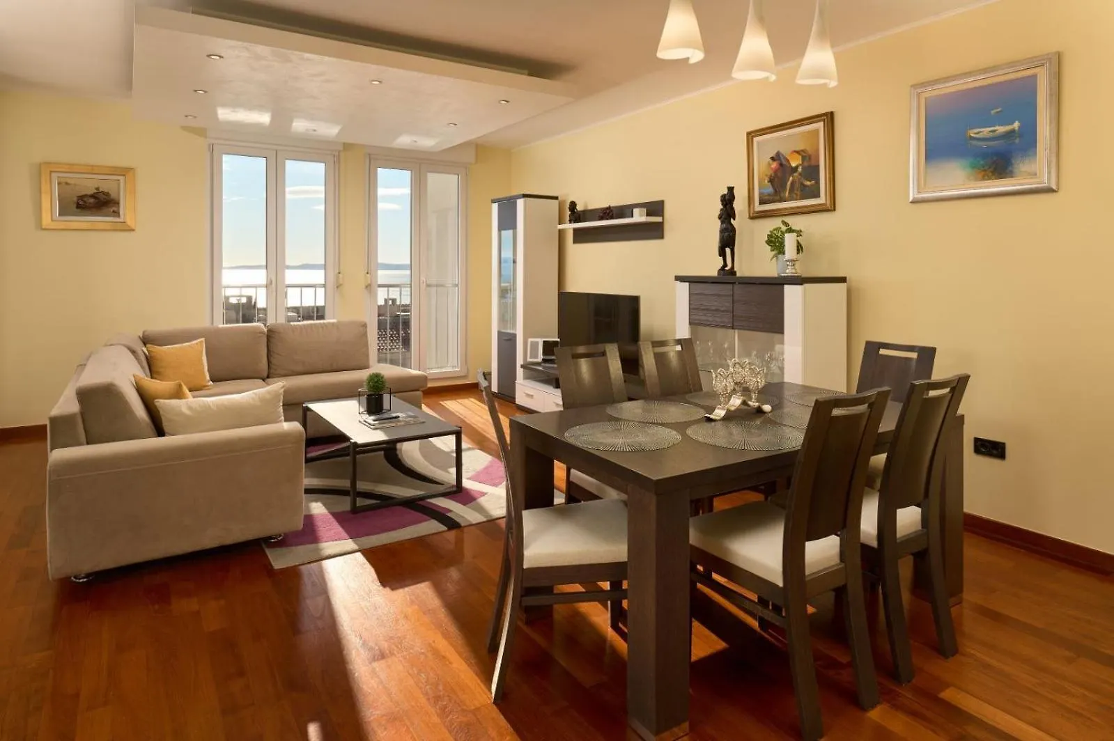 Sea View & Garage - Modern 3Br Split Apartment