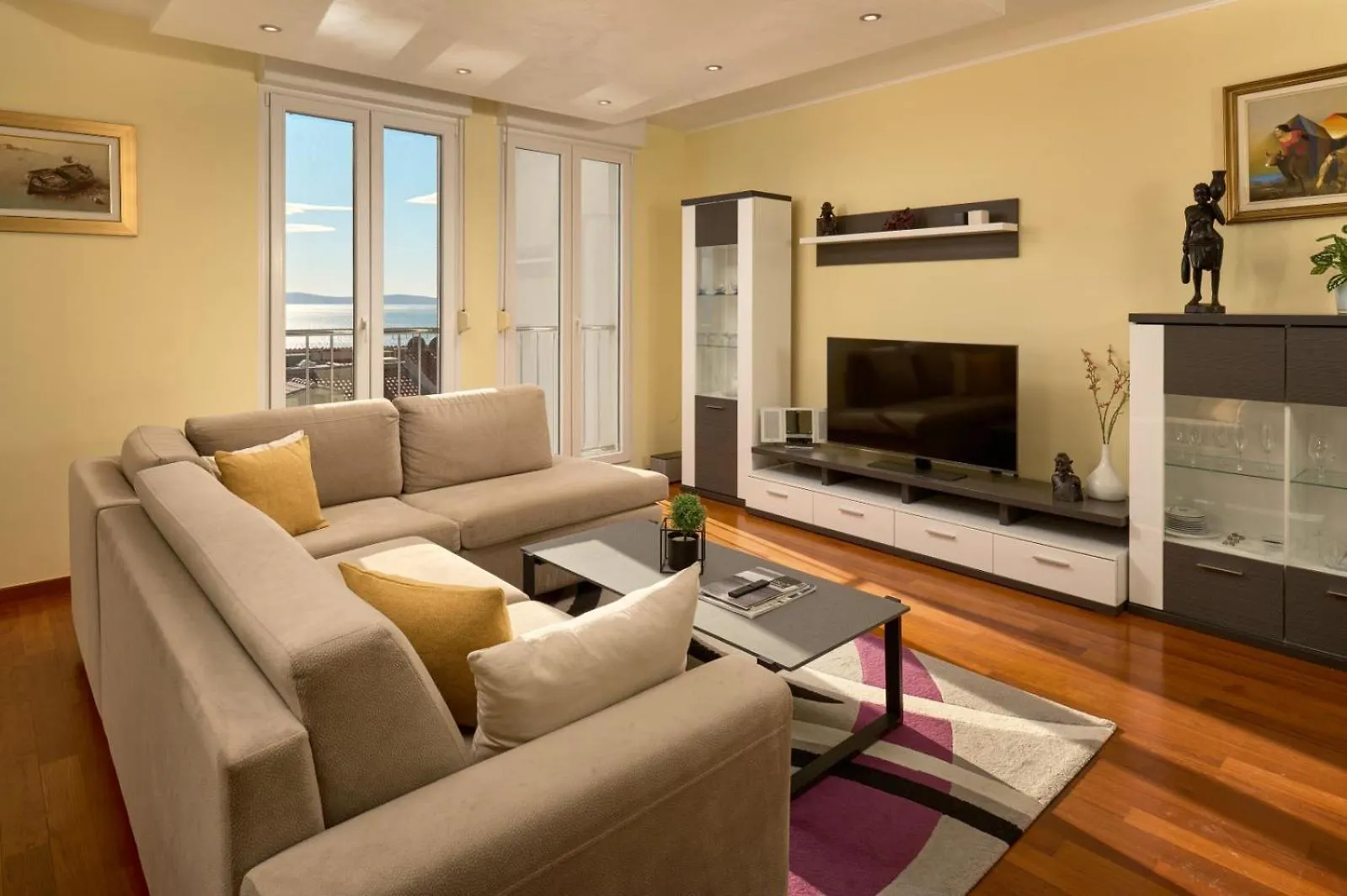 Sea View & Garage - Modern 3Br Split Apartment