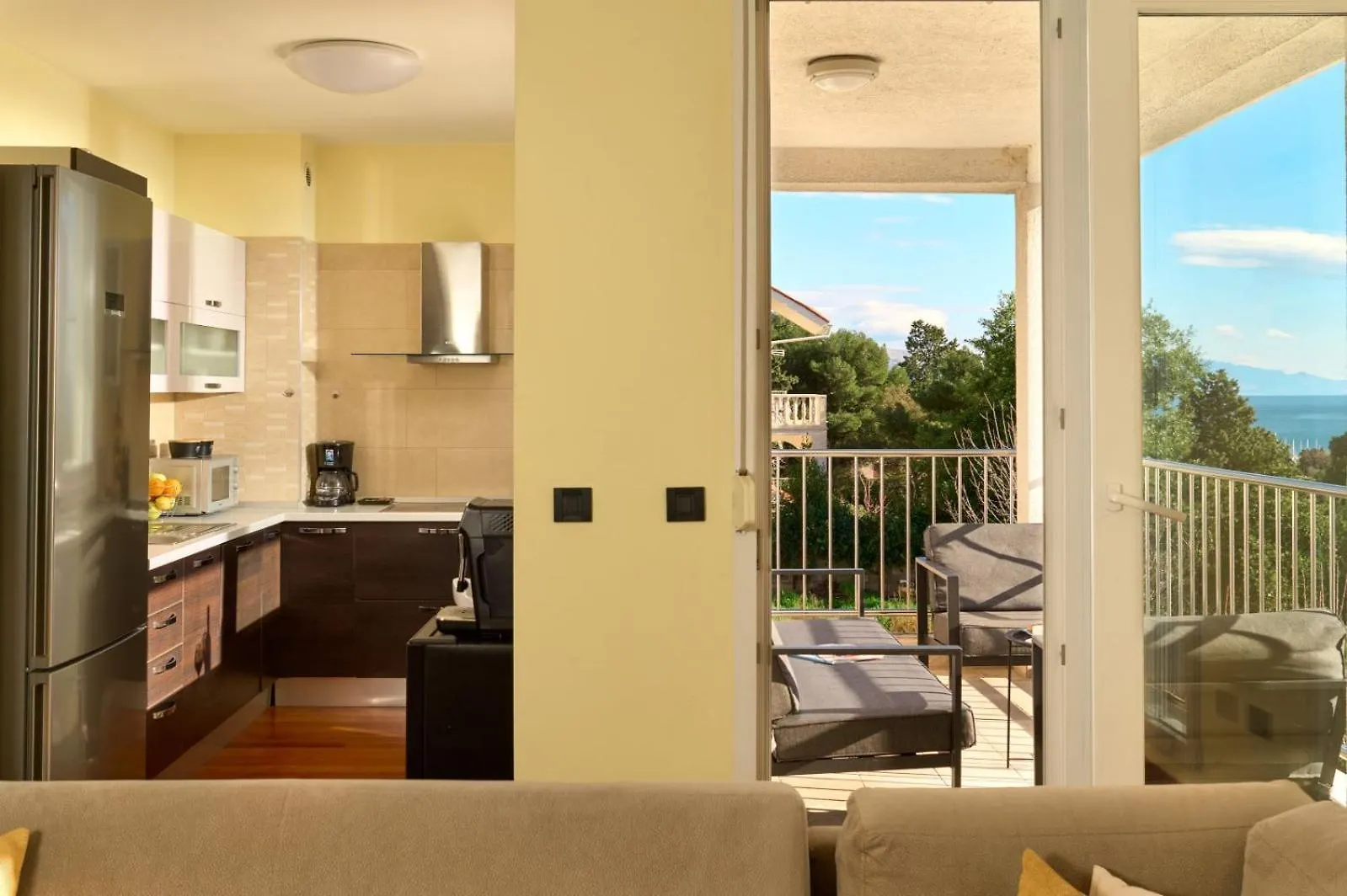 Sea View & Garage - Modern 3Br Split Apartment 0*,  Croatia