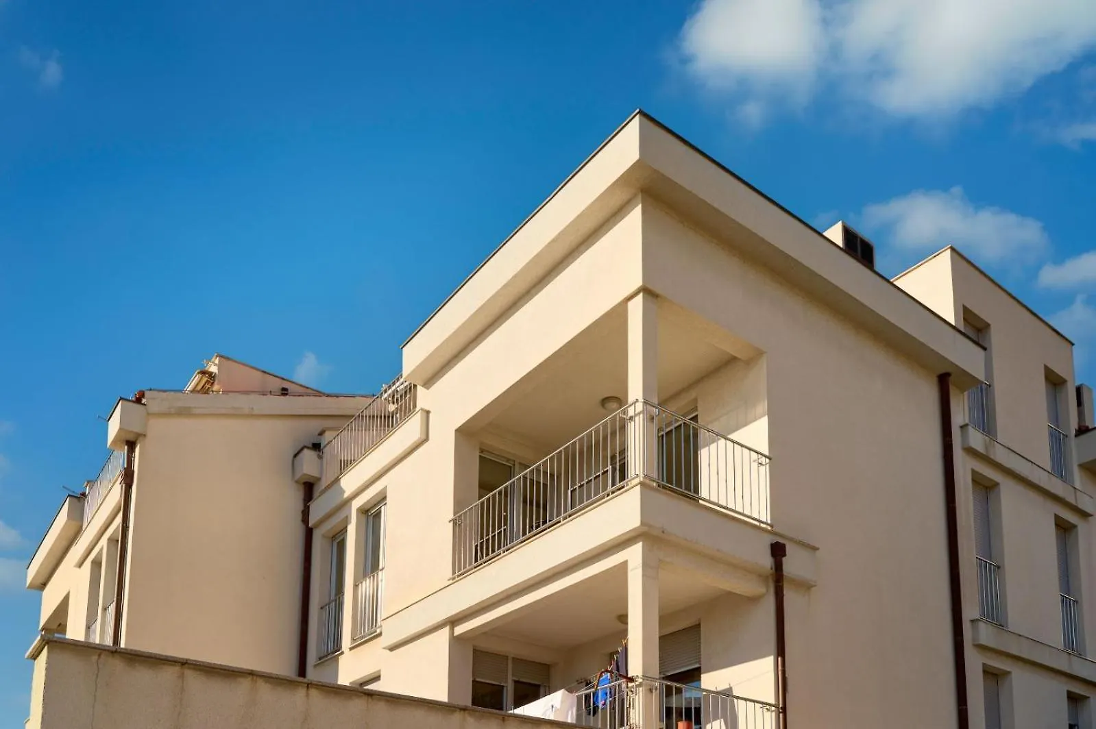 Sea View & Garage - Modern 3Br Split Apartment