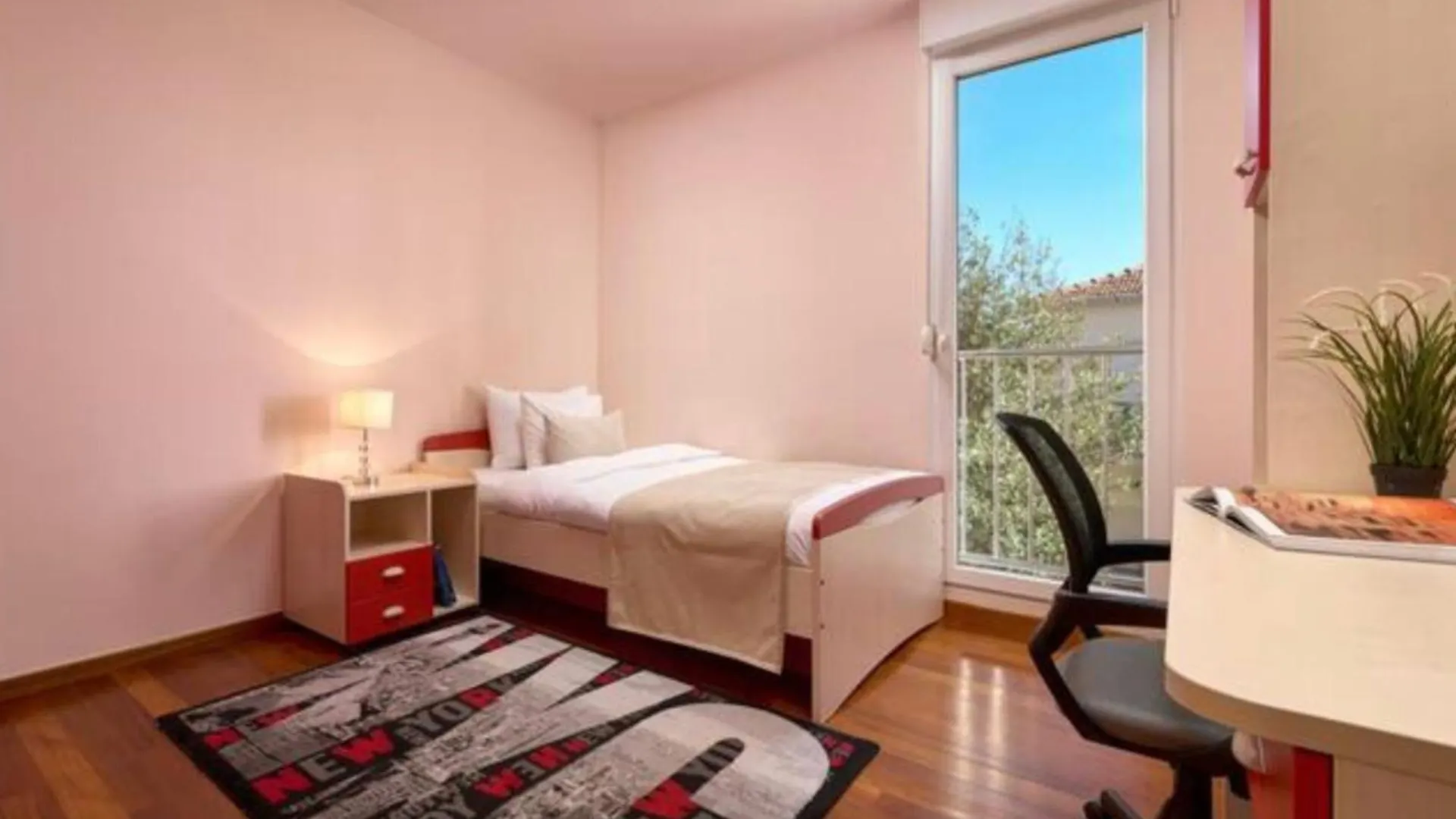 Sea View & Garage - Modern 3Br Split Apartment